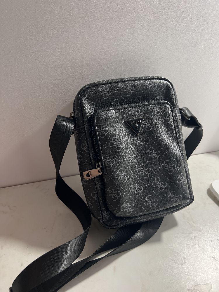 GUESS Messenger Bag
