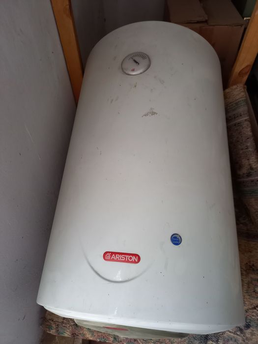 Продаётся Аристон бу.