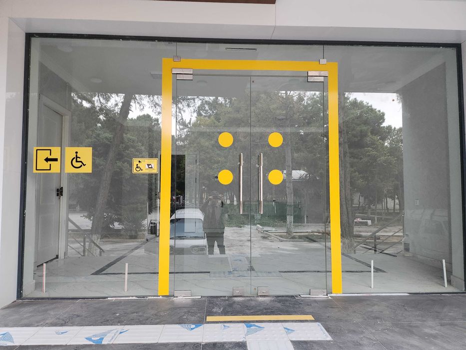 Тактильные таблички и знаки / Taktil belgilar va lavhalar