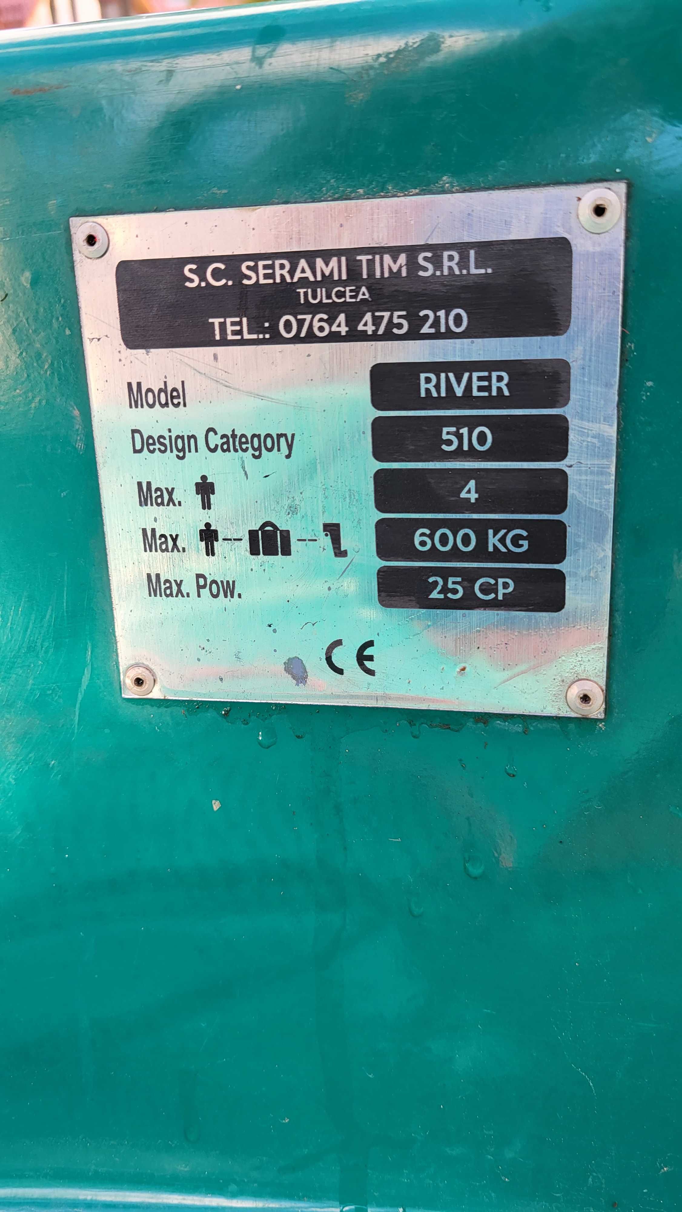 Vând barcă River 510 cu peridoc si motor Honda 30 cp.înmatriculate.