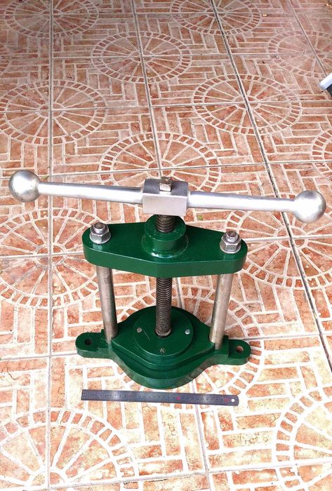 Presa Cu surub, presa bucse,presa rulmenti,presa tabacarie