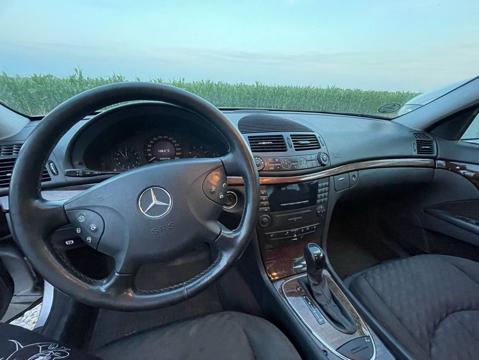 Mercedes E220 (W211)