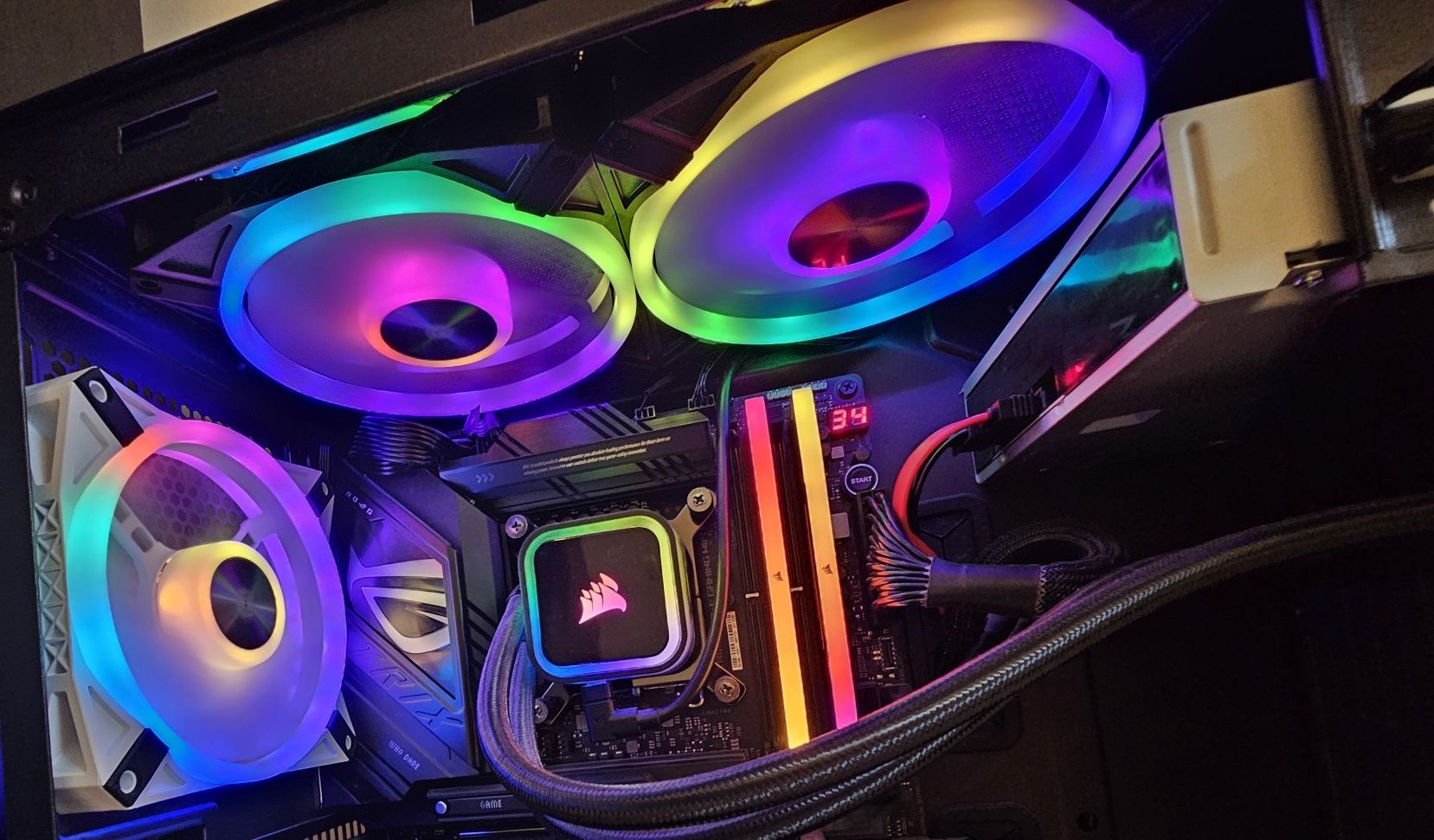 Продавам цялостен комплект Corsair RGB вентилатори + контролер