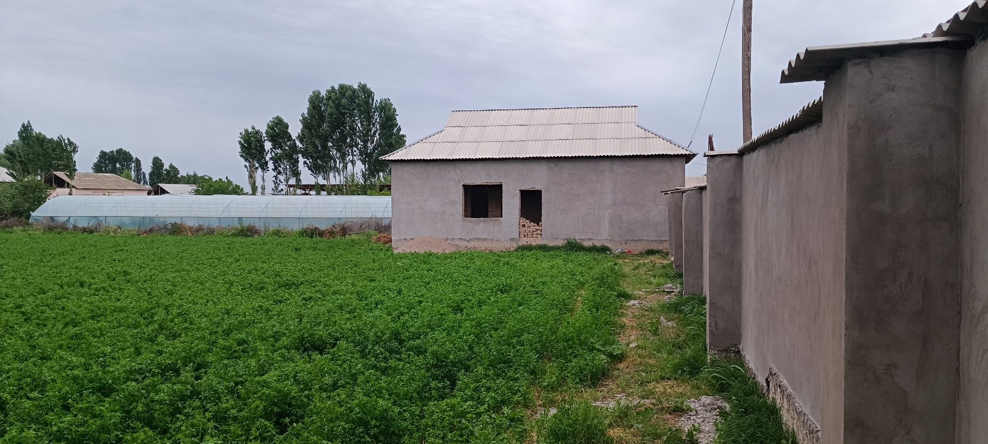 Зудлик билан мустахкам курилган Ховли уй сотилади.