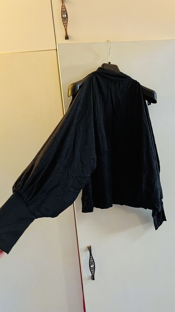 Bluza neagra eleganta cu sclipici maneci crapate