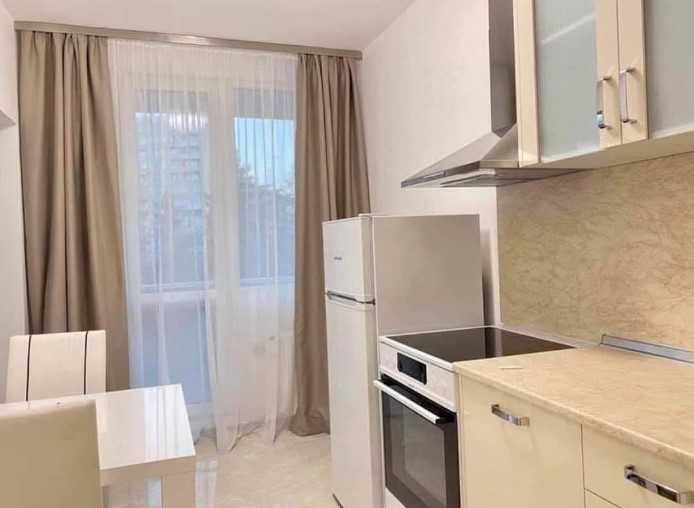 Дава се под наем Тристаен апартамент в София, Изток - 100 кв.м за 1000 € - Снимка #2