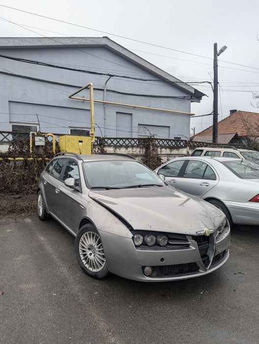Dezmembrez Alfa Romeo 159 2,4jtdm - motor defect