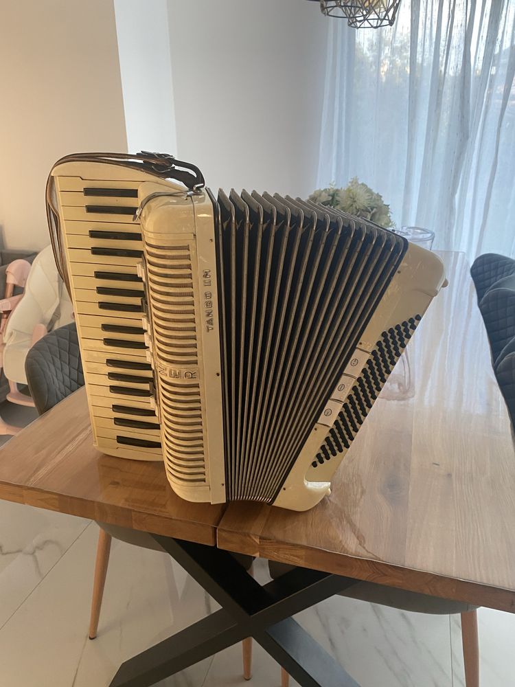 Акордеон Hohner Tango II M