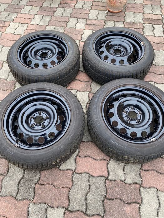 Vand 4genti cu cauciucuri de iarna 205/55R16 pentru Peugrot 308