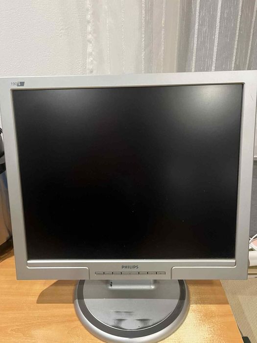 Монитор Philips 19