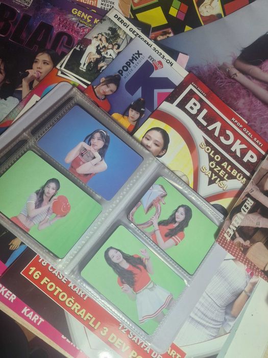 K-POP списания, класьор и плакати