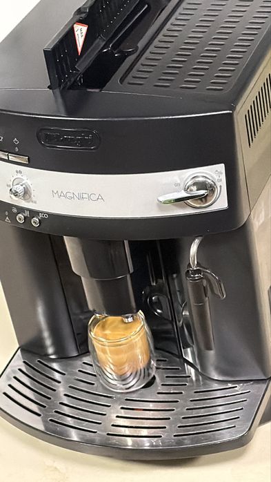 Кафемашина кафе автомат delonghi magnifica с гаранция