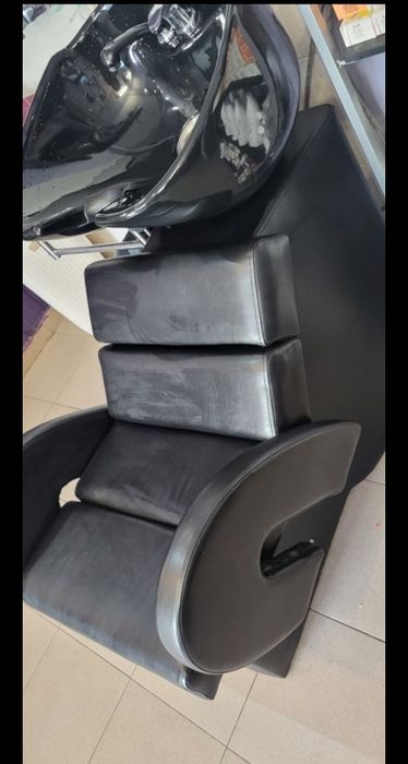 Измивна колона с черна керамична мивка