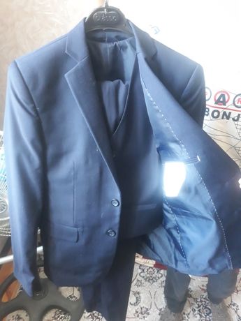 Прродаётся новый мужской костюм брюк 38-го размера тёмно-синего цвета