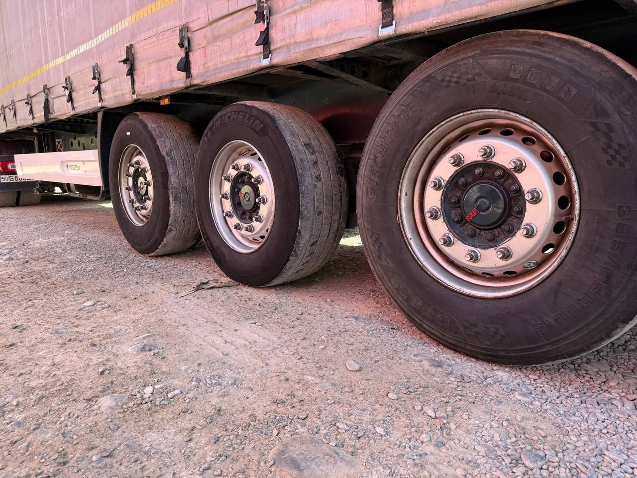 IVECO EURO 6 plus + WIELTON прицеп Сотилади