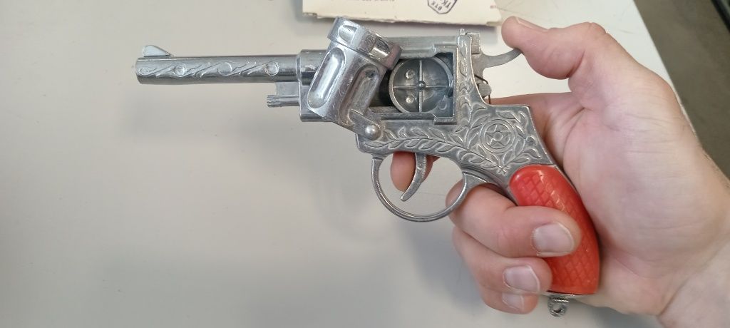 Детски револвер ретро от 70те.