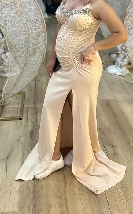 Красива и нежна рокля с камъни