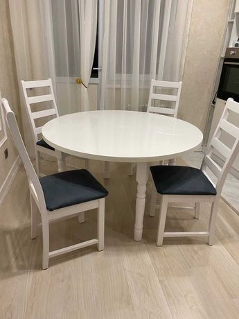 Продается стол с стулями
