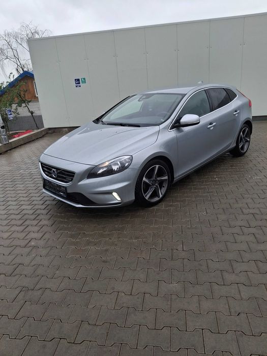 Volvo v40 R.desing avariat.Probleme 2 injectoare