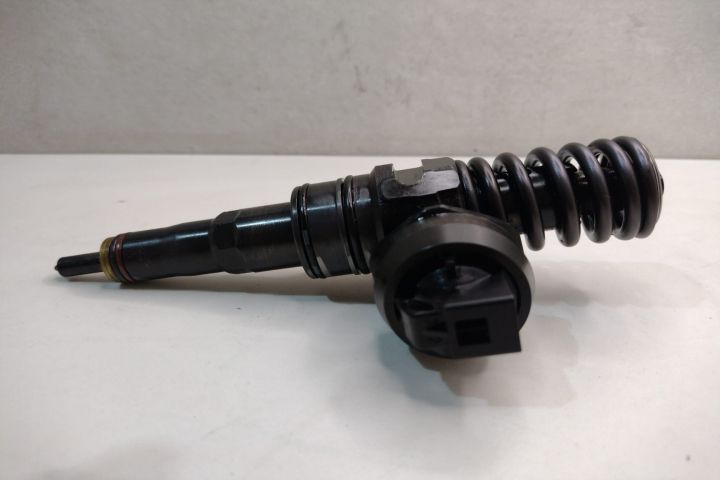 Injector BQ / CU 038130073BQ Volkswagen VW Passat B6 seria