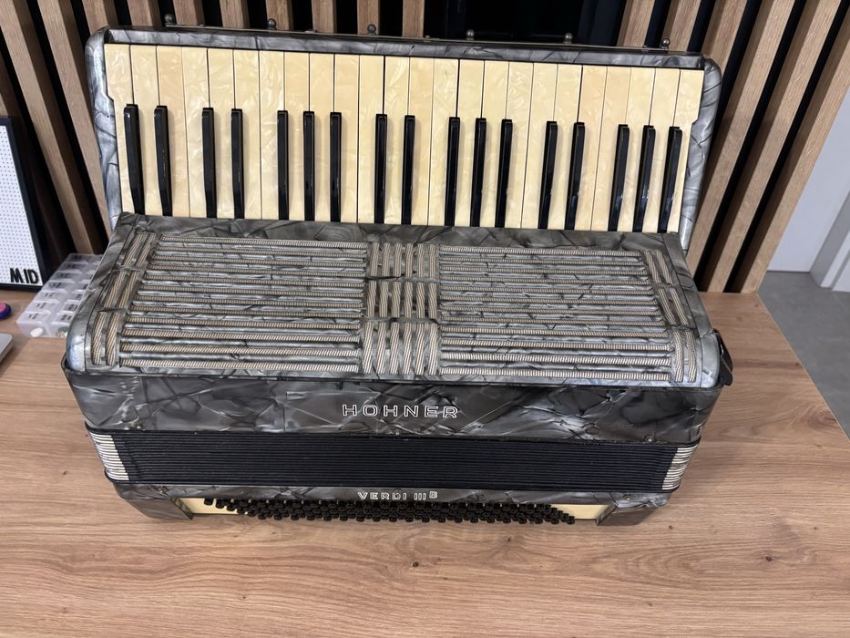 Acordeon Hohner Verdi 3 cu 120 de basi Vergea