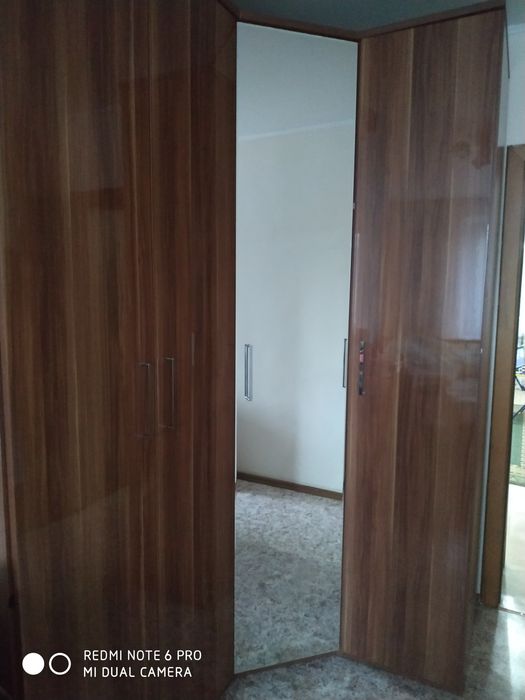 Продам угловой шкаф, кровать, тумба, комплект для спальни
