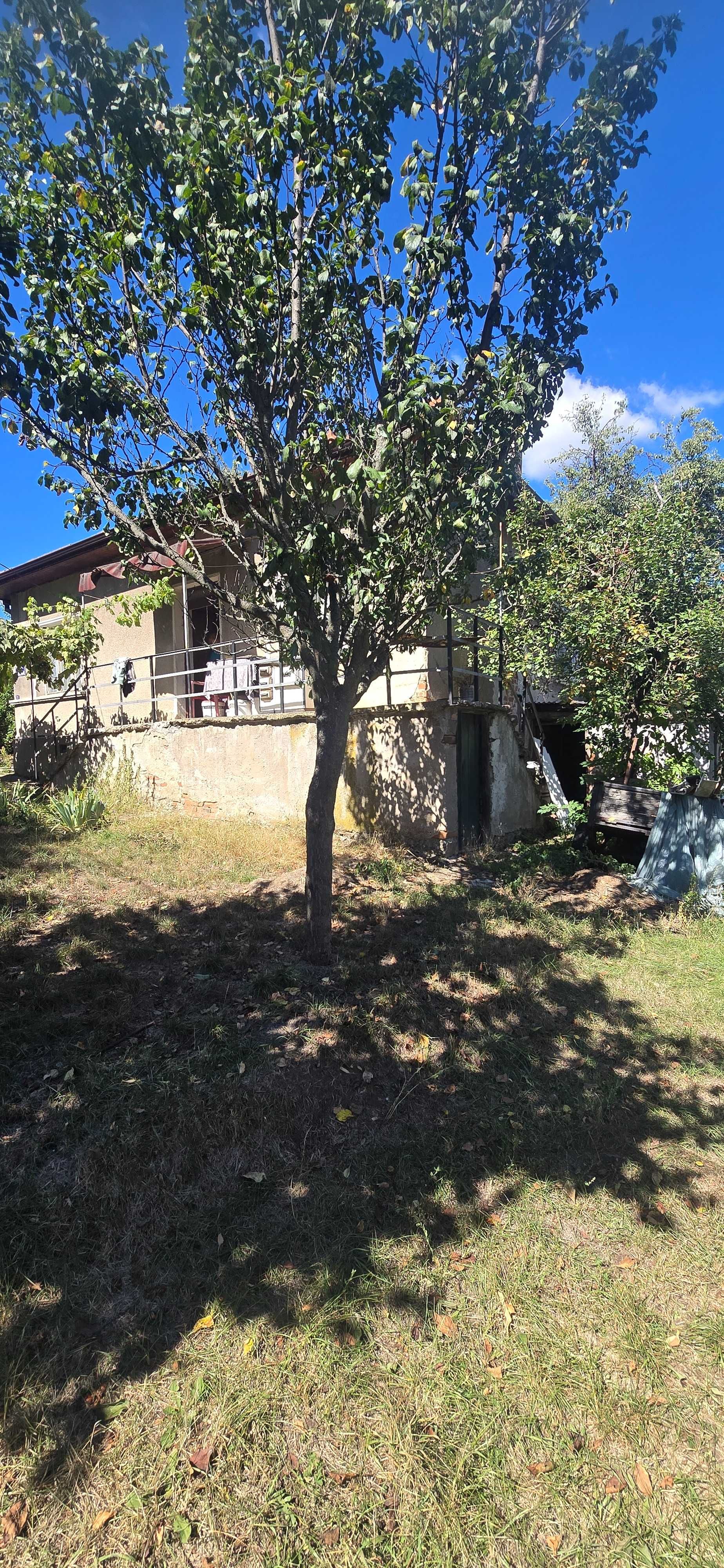 Продавам къща в с.Студена, обл.Перник