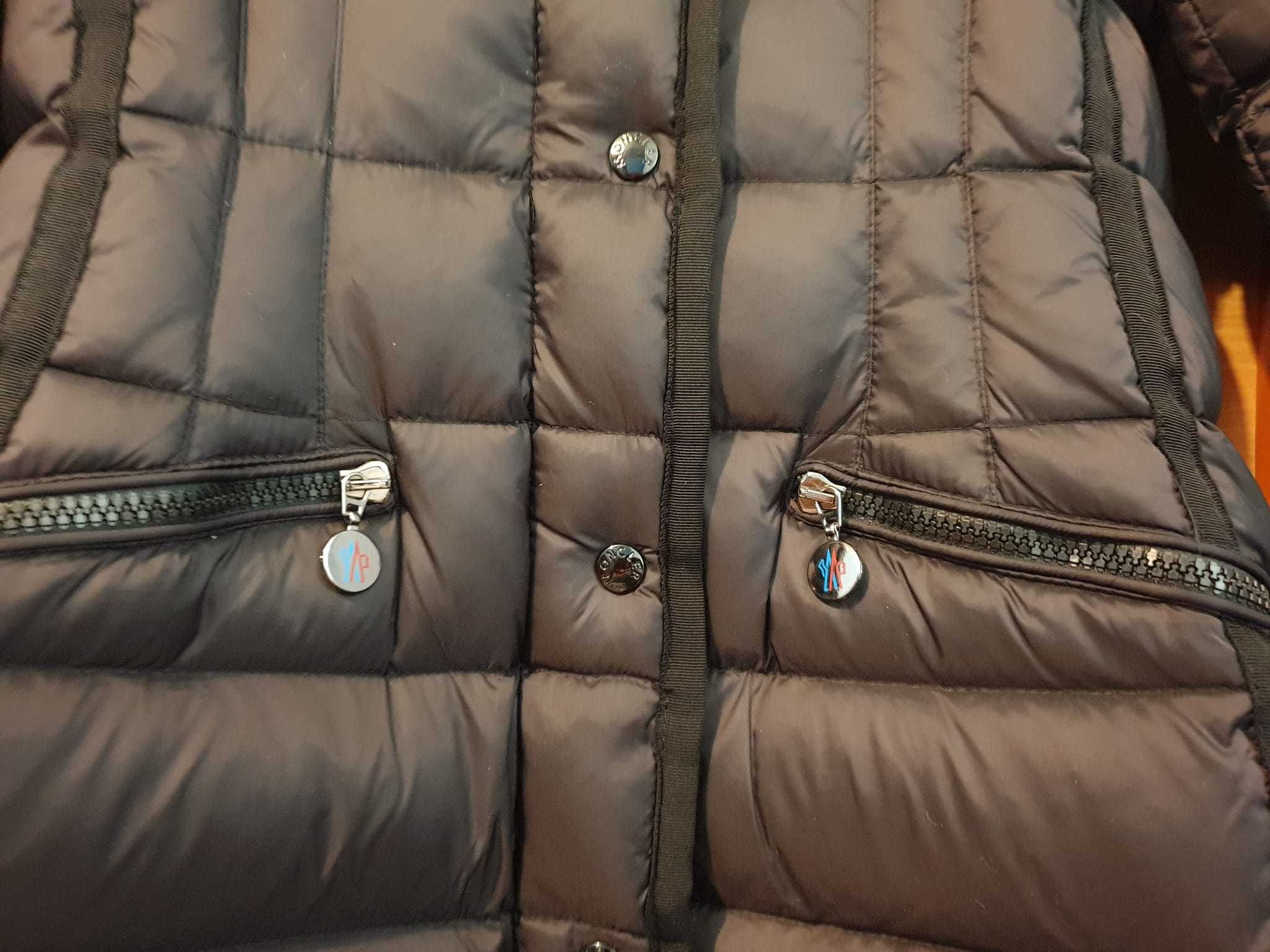 Geaca originala Moncler din puf