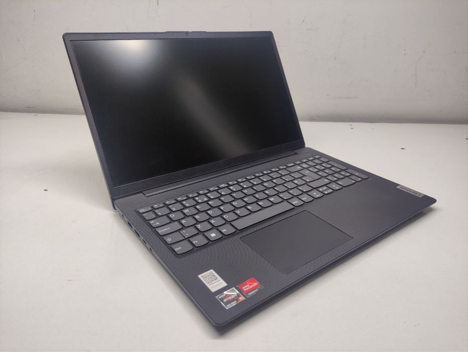 Lenova V15.