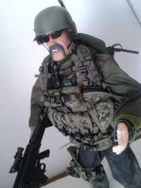 Figurina 1/6 operator black ops cu FN Scar L si accesorii