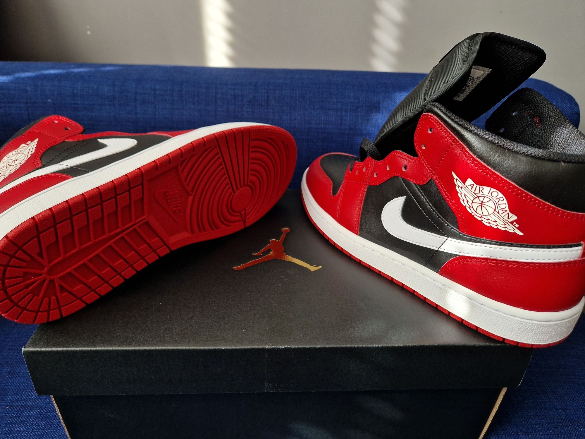 Маратонки AIR JORDAN 1 MID