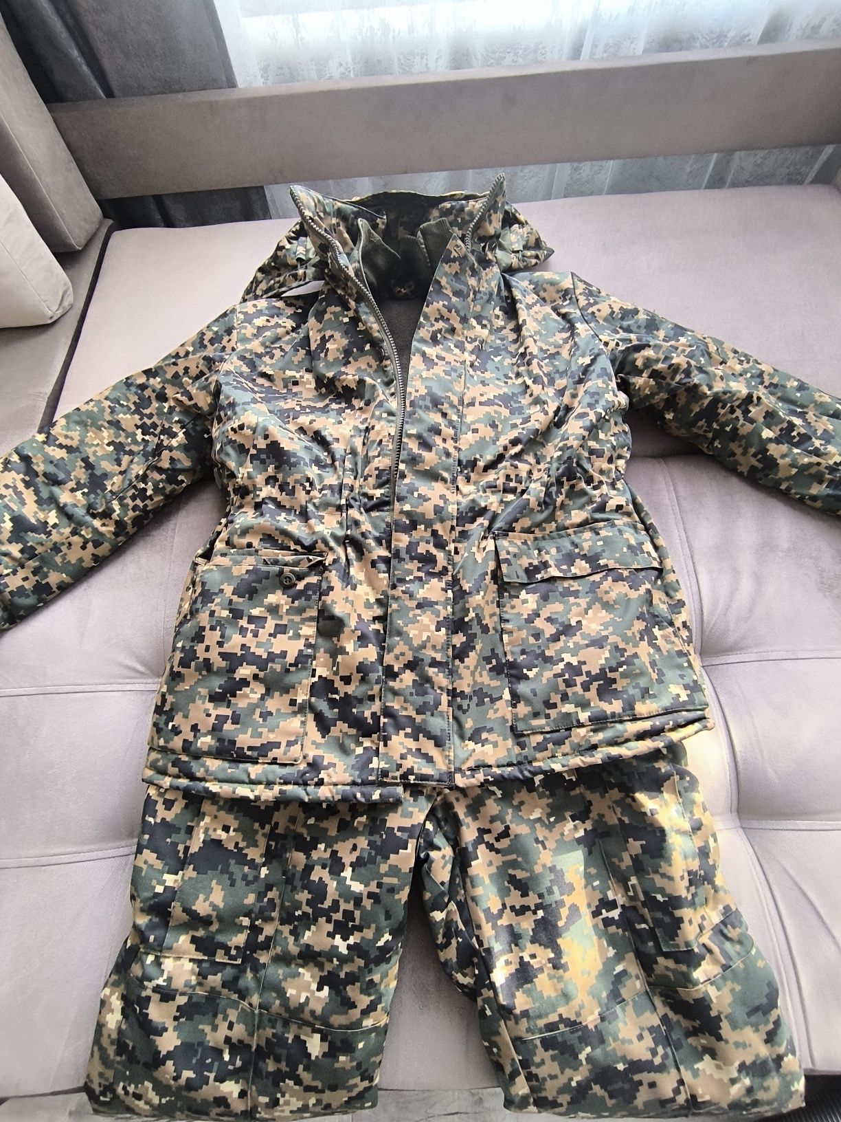 Продам комуфляж зимний.