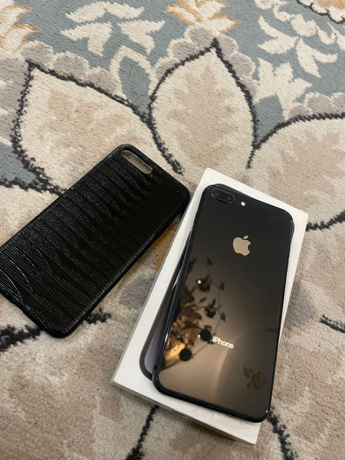 Продам iPhone 8+