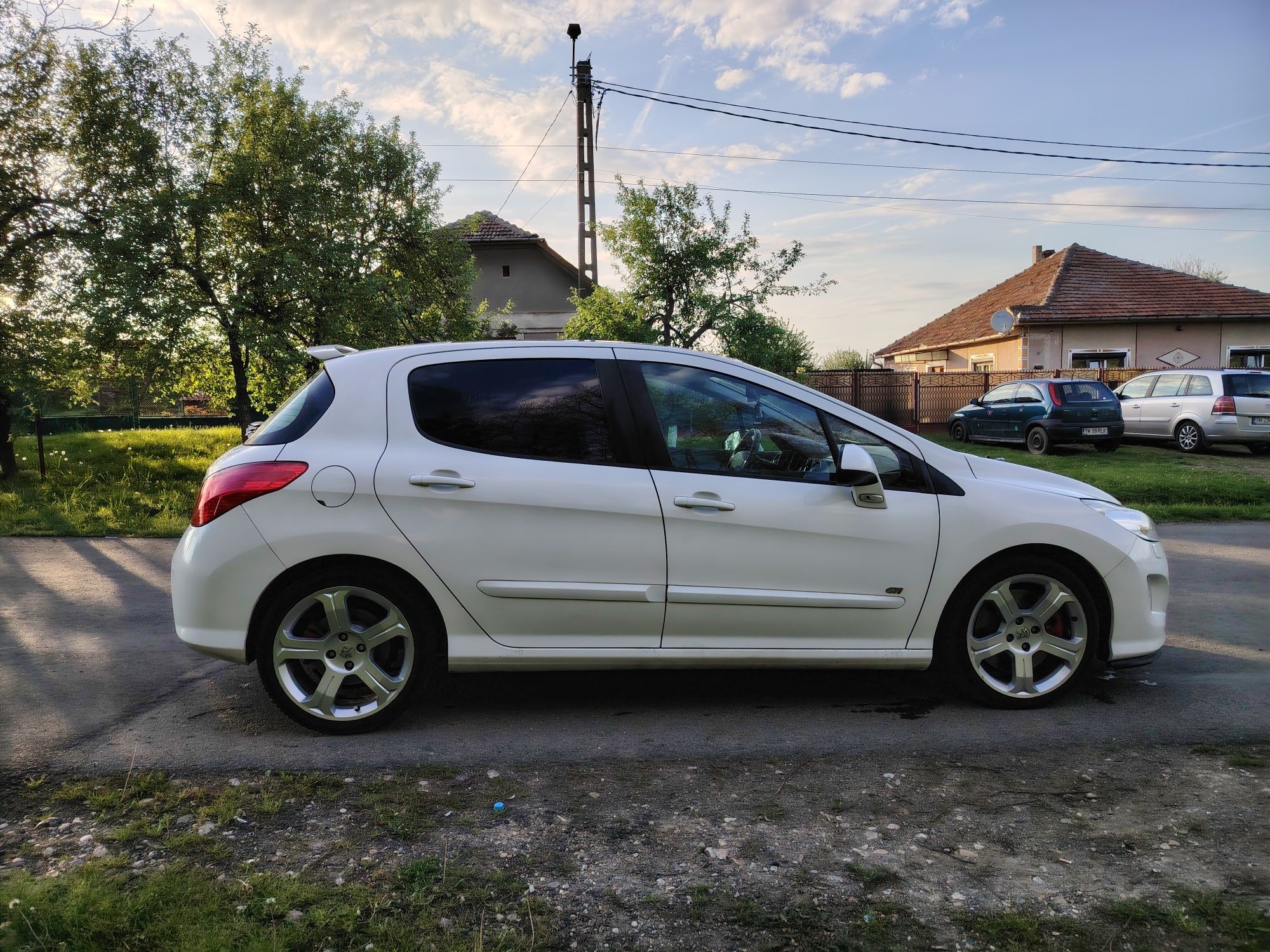 Peugeot 308 GTI .