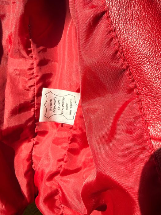 Червено кожено яке