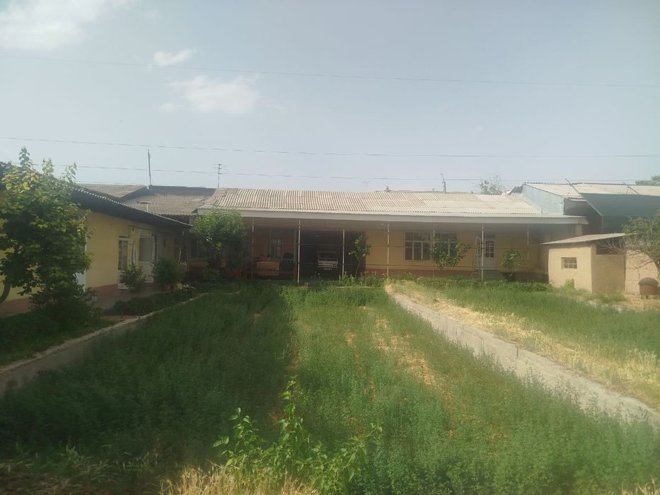 10.5 сотик уй сотилади 1сотиги 30.000$келишамиз срочна сотилади