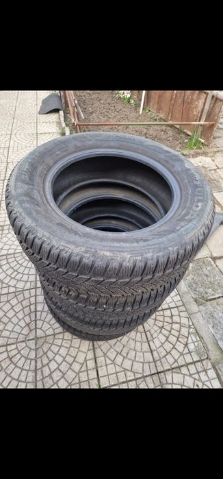 Зимни гуми 215/65r16