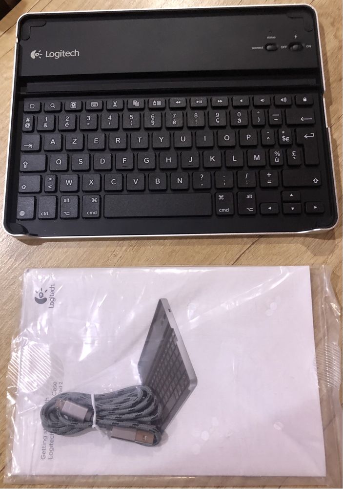 Vand tastatura Logitech pentru Ipad