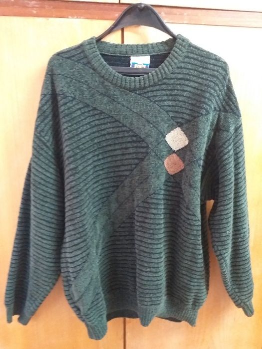 Продава мъжки пуловери на много изгодни цени