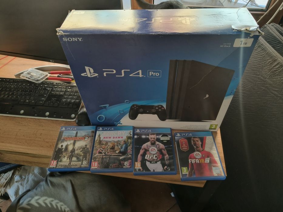 Playstation ps4 pro 1tb 2 manete si jocuri