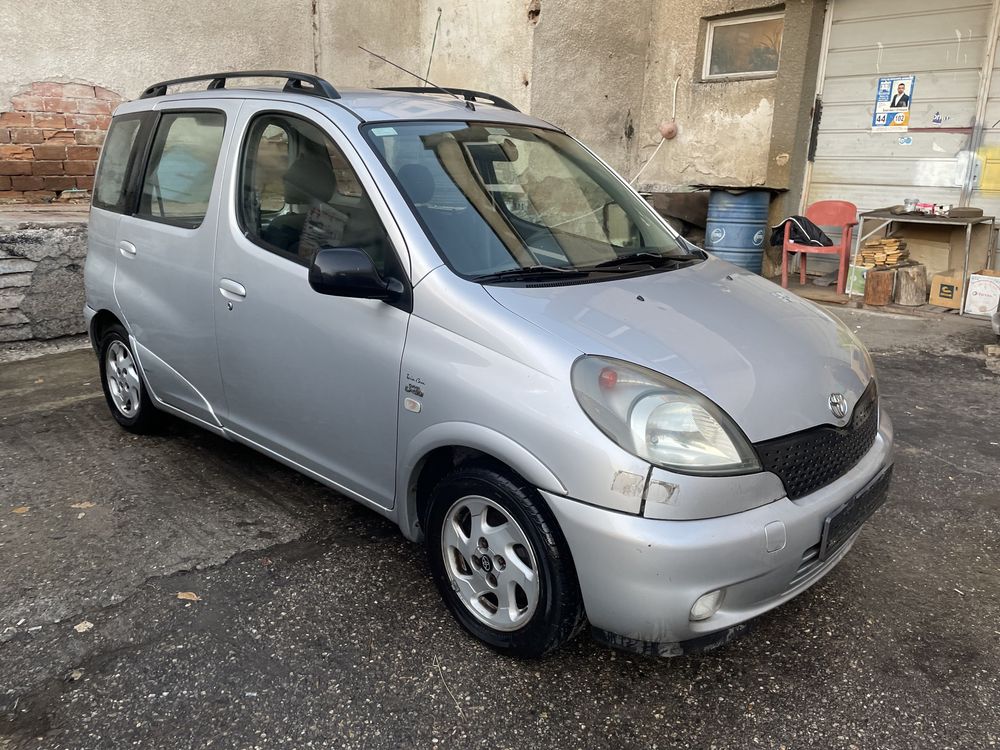 Toyota Yaris Verso на части