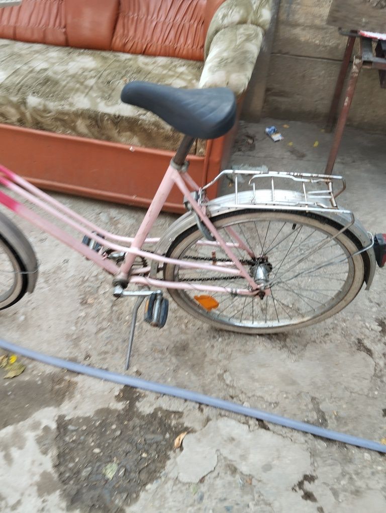 Vând bicicletă de dama