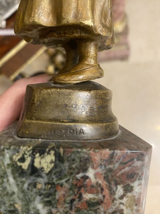 Statueta bronz/marmura/ semnata