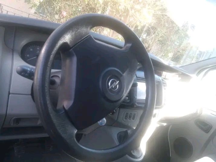 Dubă Opel Vivaro