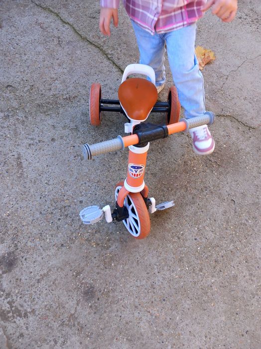 Am 2 buciclete de copil de la 1.6 luni pina la 3 ani jumătate