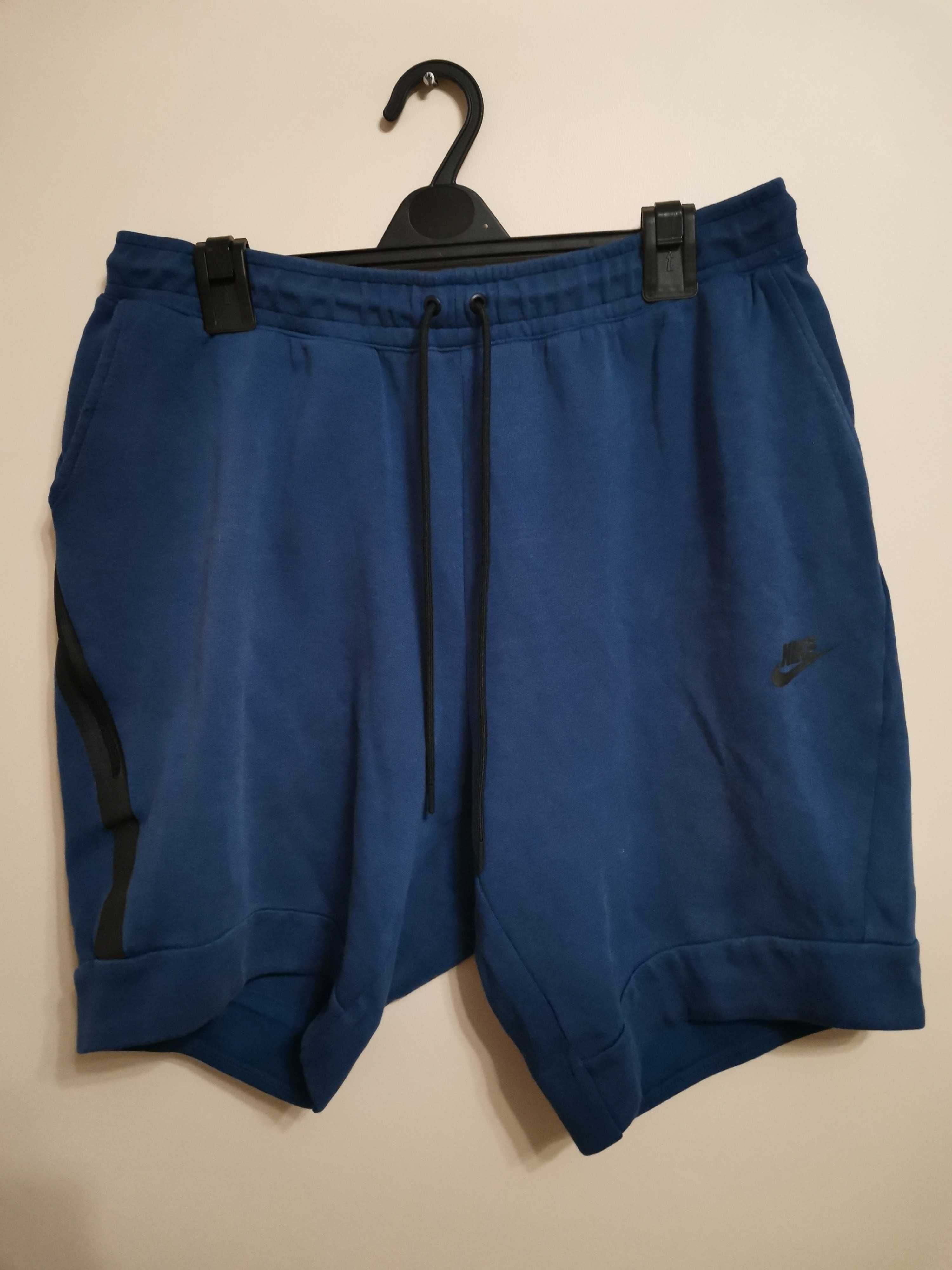 NIKE Tech Fleece Short.