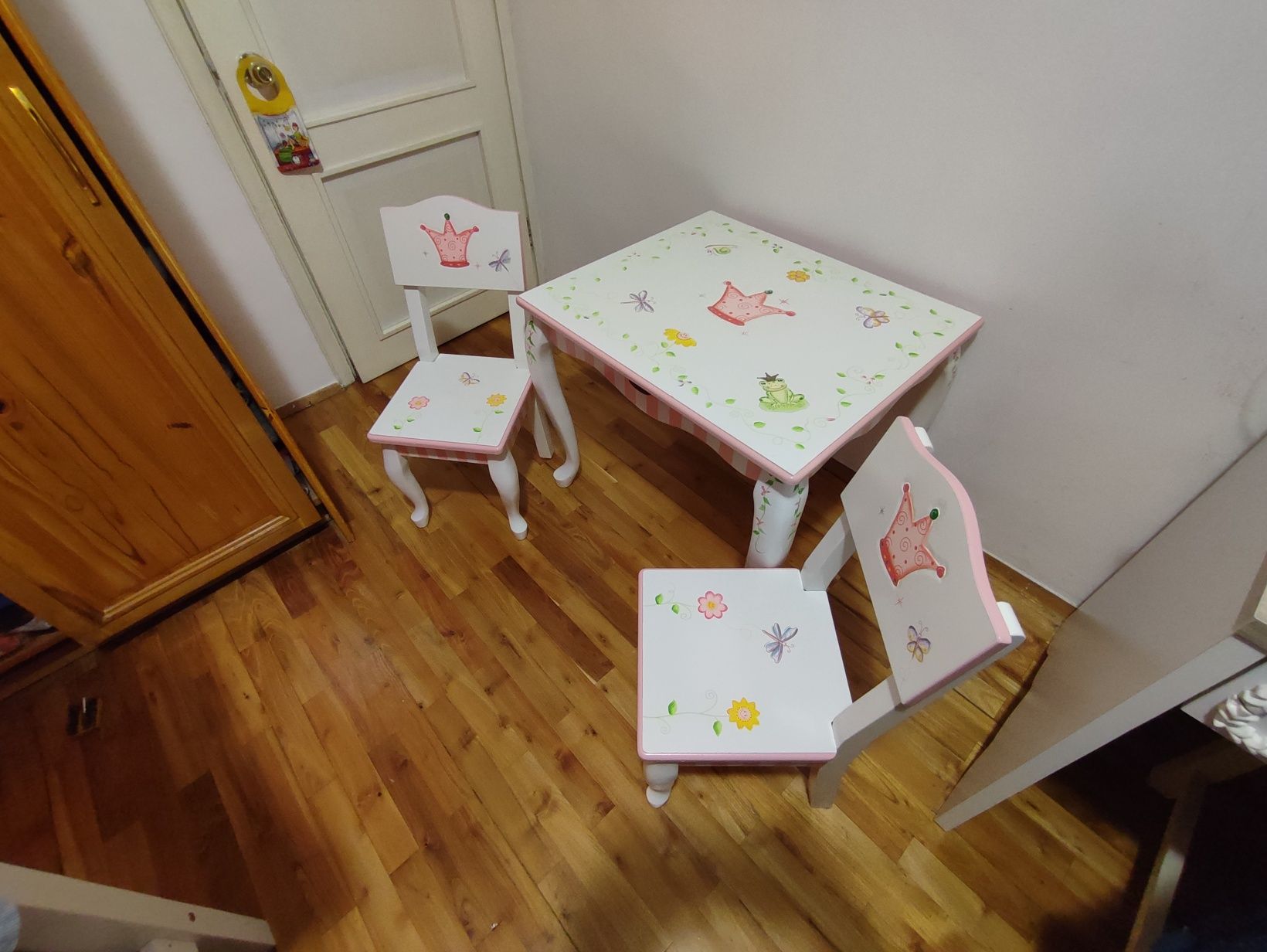 Teamson Kids оригинална детска дървена маса с два стола