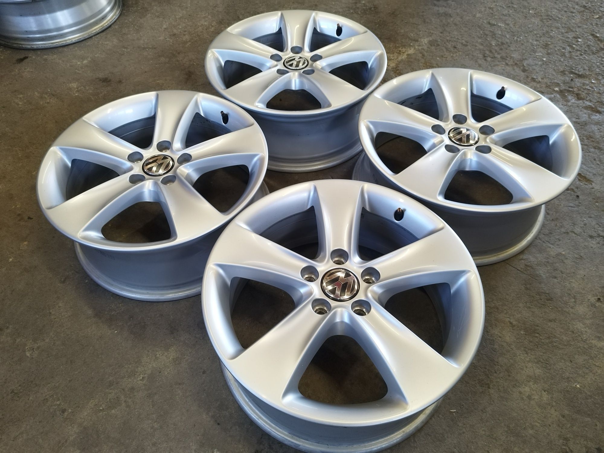 17" Volkswagen Passat Оригинални 5x112 Джанти