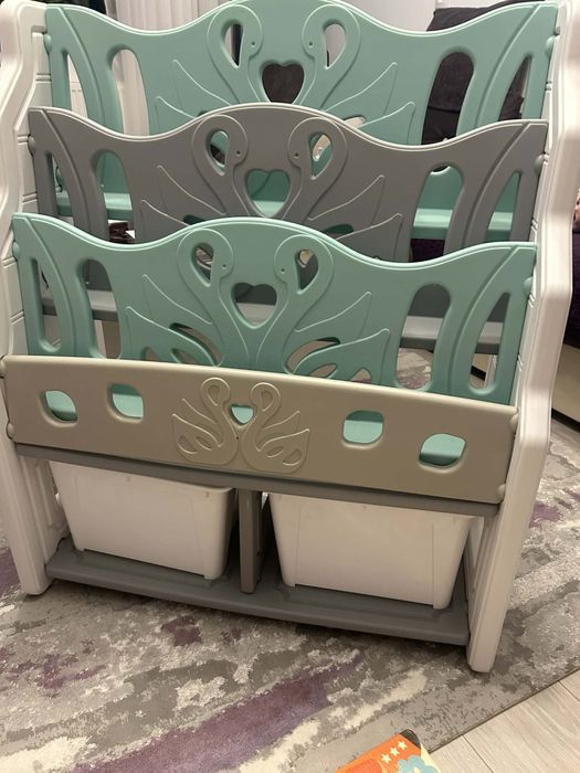 Vând raft de carti pentru copii