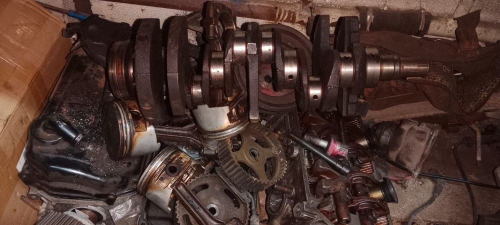 Продам двигатель по запчастям на Митсубиси Монтеро спорт